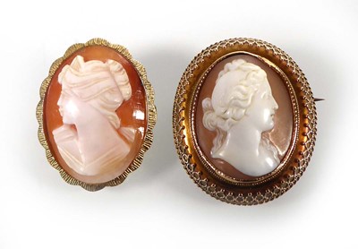 Lot A yellow metal mounted oval cameo brooch...