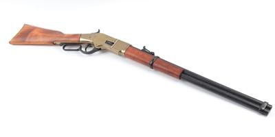 Lot 1041 - Replica lever-action rifle