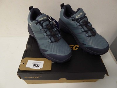 Lot Boxed pair of Hi-Tec trainers ,dark blue, UK 8