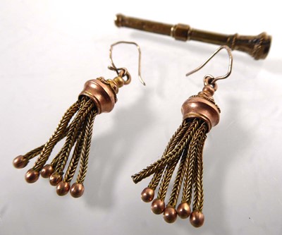 Lot A pair of yellow metal tassel design ear...