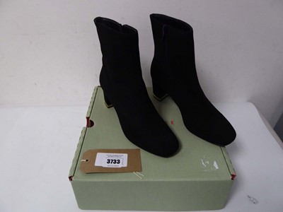 Lot Boxed pair of ladies Ted Baker heeled ankle...