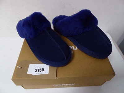 Lot Boxed pair of Aus Wooli slipper, navy, UK 5