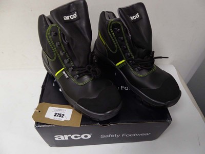 Lot Boxed pair of Arco safety boots, black/green,...