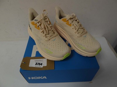 Lot Boxed pair of Hoka Clifton 9 trainers,...