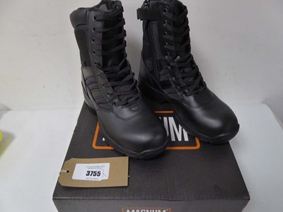 Lot Boxed pair of Magnum safety boots, black, UK 8