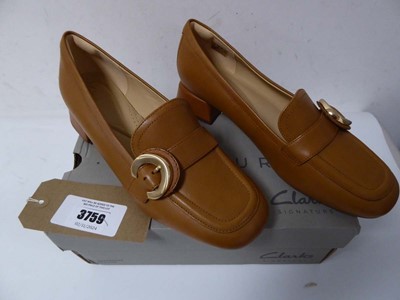 Lot Boxed pair of ladies Clarks Daiss30 Trim shoes,...