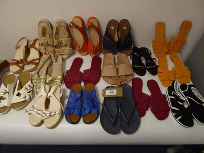 Lot 16 pairs of ladies sandals of various styles...