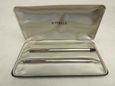 Lot 2018 - Vintage Parker Pen set (personalised engraving)