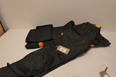 Lot 3416 - 9 pairs of DeWalt trousers