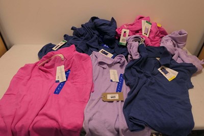 Lot 3423 - 20 Weatherproof tops