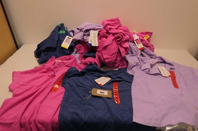 Lot 3424 - 20 Weatherproof tops