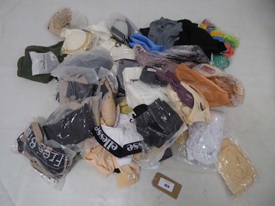 Lot 1079 - Selection of mixed underwear