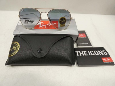 Lot 2046 - Ray-Ban RB3025 Aviator sunglasses with case...