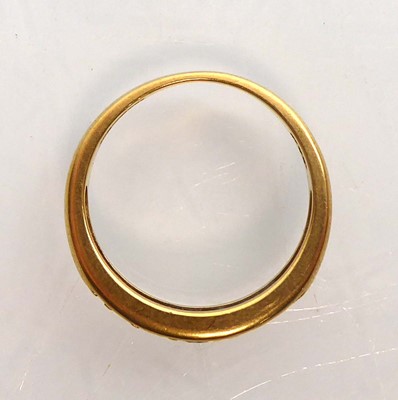 Lot 816 - An 18ct yellow gold ring set seven graduated...