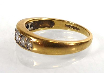 Lot 816 - An 18ct yellow gold ring set seven graduated...