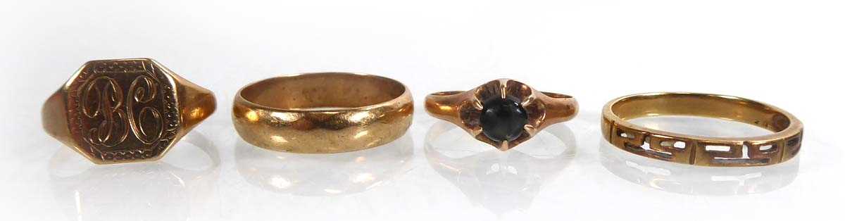 Lot Two 9ct yellow gold band rings, a signet ring...