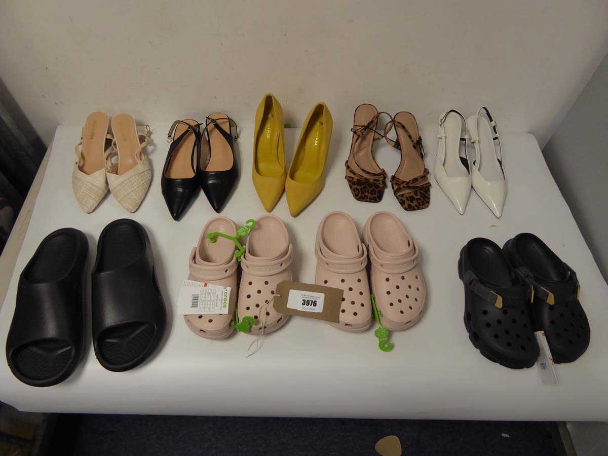 Lot 3976 - 5 pairs of ladies heels + 4 pairs of Crocs of...