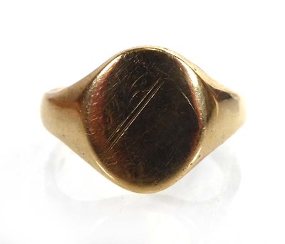 Lot A 9ct yellow gold signet ring, Birmingham 1997,...