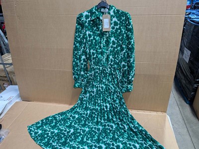 Lot 3014 - 10 Yan Neo Daphne green colour floral print...