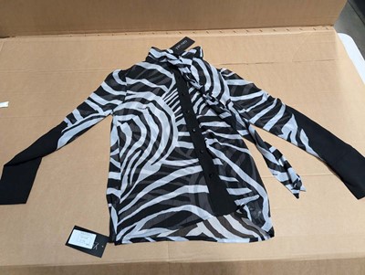 Lot 3076 - 17 Yan Neo Minta zebra design shirts, sizes 5...