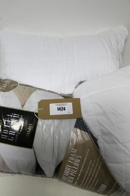 Lot 1424 - 2 Hotel Grand memory foam pillows