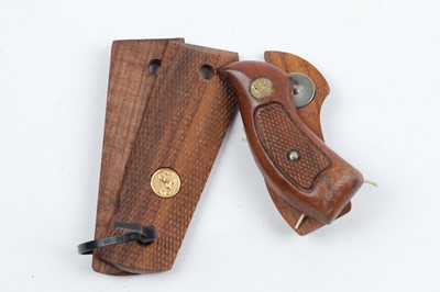 Lot 1068 - Set of wood grips for Colt 1911 and S&W Snubby