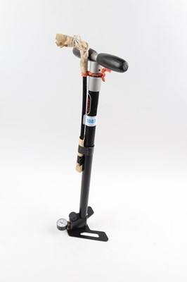 Lot 1087 - Axsor stirrup pump with hose