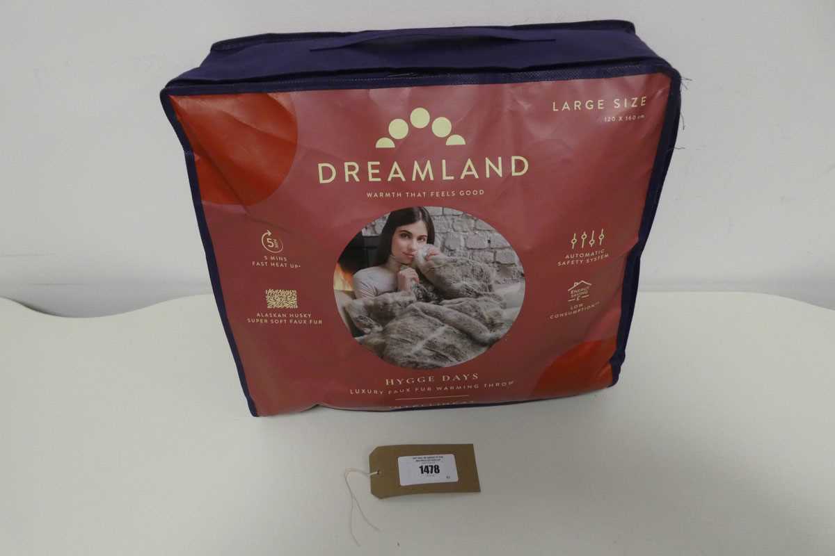 Lot 1478 - A large Dreamland luxury faux throw ( 120 x...