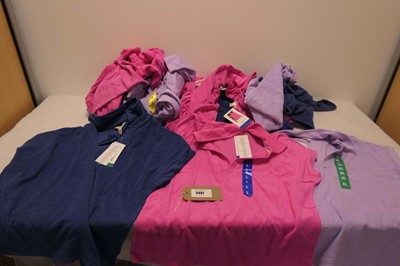 Lot 20 Weatherproof tops