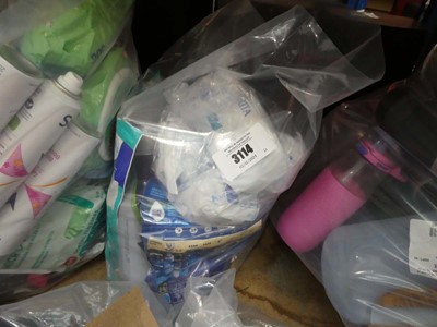 Lot 3114 - Bag containing various cleaning detergents,...