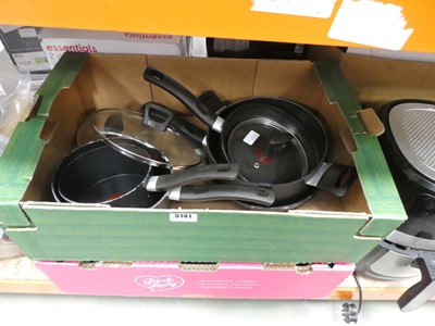 Lot 3141 - 2 trays of various pots, pans etc