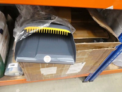 Lot 3189 - Box of dustpan and brush sets