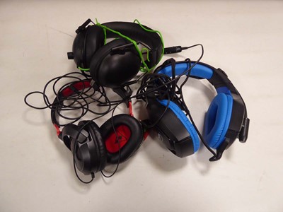 Lot 2232 - Bag containing various headphones