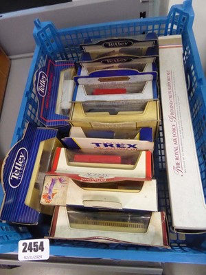 Lot 2454 - Tray containing various diecast vehicles in...