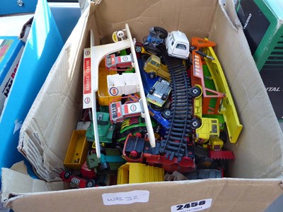 Lot 2458 - Box containing various diecast vehicles etc.