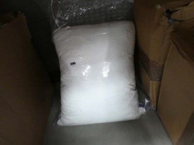 Lot 3385 - Bag containing 2 memory foam pillows