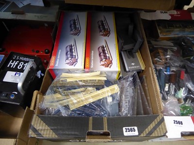 Lot 2565 - Box of model railway accessories