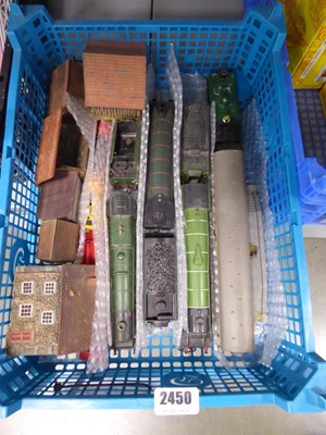 Lot 2450 - Tray containing various model railway engines,...