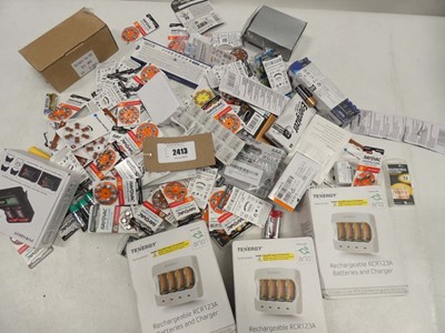 Lot 2413 - Bag of various batteries