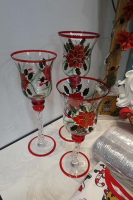 Lot 2020 - Graduated set of 3 glass Christmas decorated...