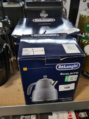 Lot 1138 - Boxed De'Longhi Scolpito toaster and kettle set