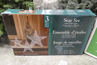 Lot 2173 - 3 piece graduated set of pre lit Christmas stars