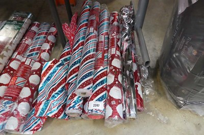 Lot 2247 - Approx. 10 rolls of mixed style Christmas...