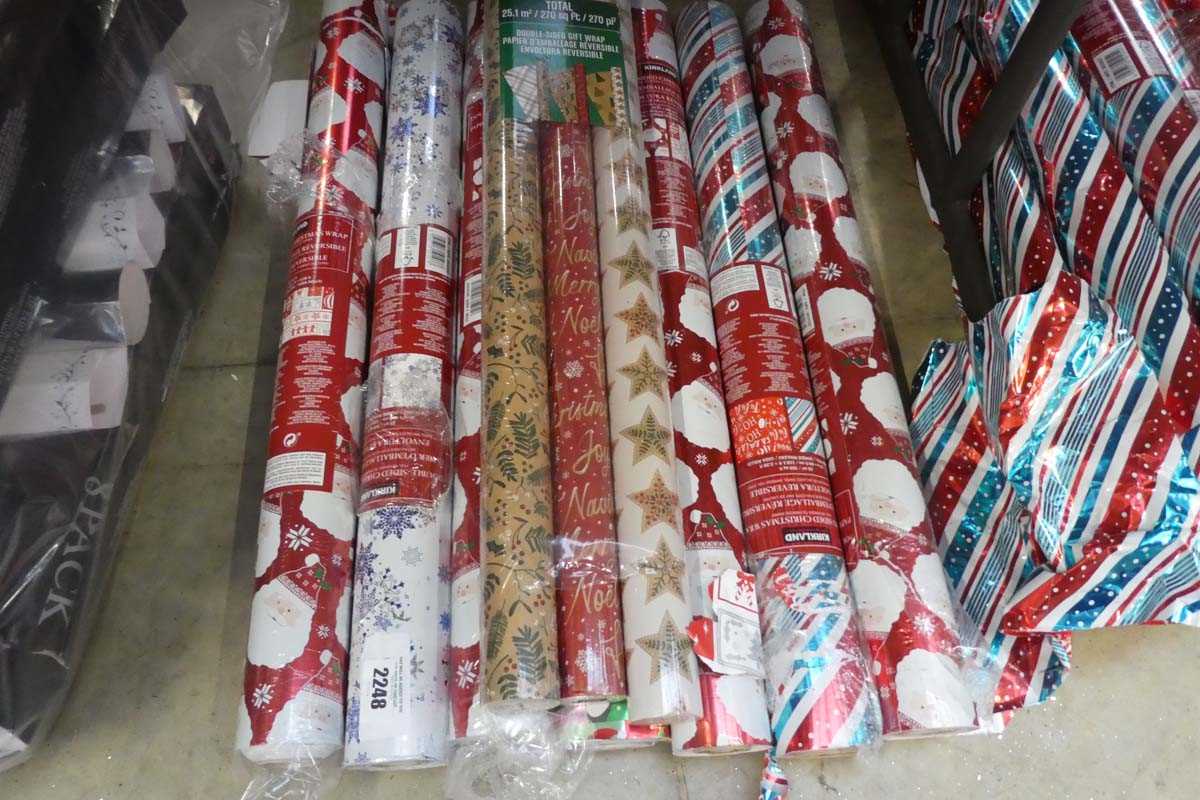 Lot 2248 - Approx. 9 rolls of mixed style Christmas...