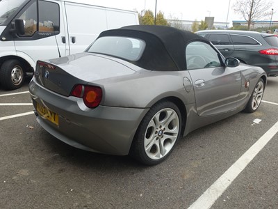 Lot 2003 BMW Z4 2.5l soft-top convertible roadster