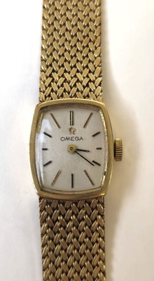 Lot 577 - A ladies 9ct gold Omega mechanical wristwatch...