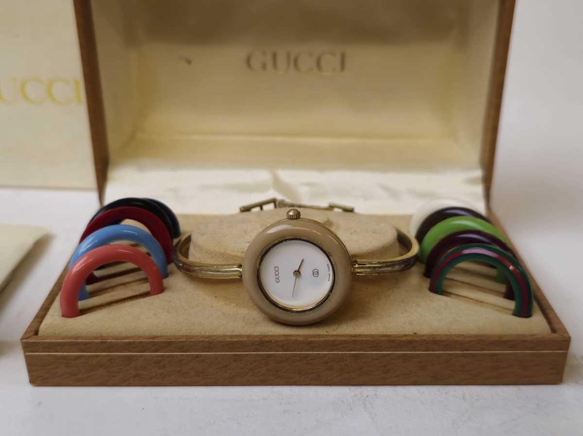 Lot 578 - A ladies Gucci 1100L wristwatch with...