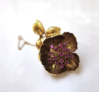 Lot 585 - An 18ct gold and ruby flower brooch with...