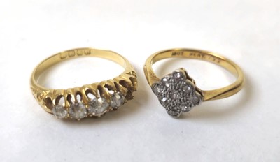 Lot 591 - A yellow metal and diamond cluster ring marked...