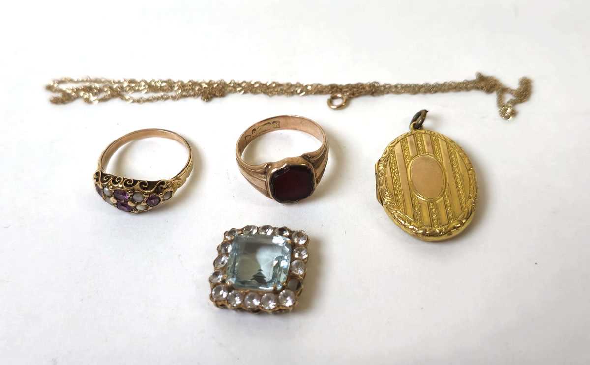 Lot 592 - A collection of 9ct gold and yellow metal...